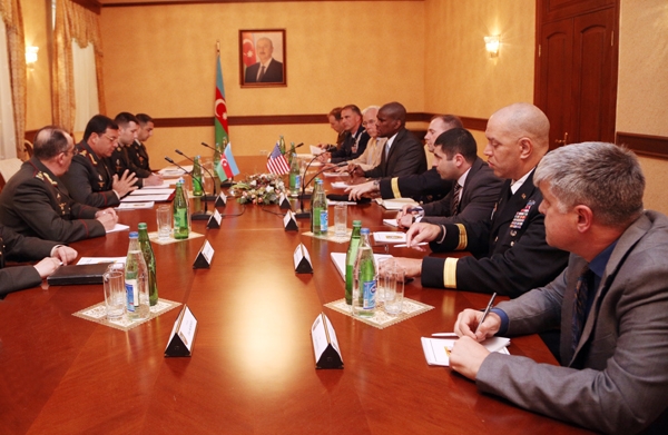 Начальник Генштаба ВС Азербайджана встретился с командующим сухопутными войсками США в Европе